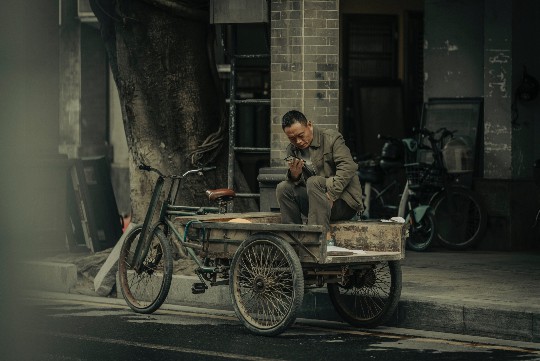 免费男人狂躁女人视频免费看——深度探讨网络时代下的情感表达与社交互动